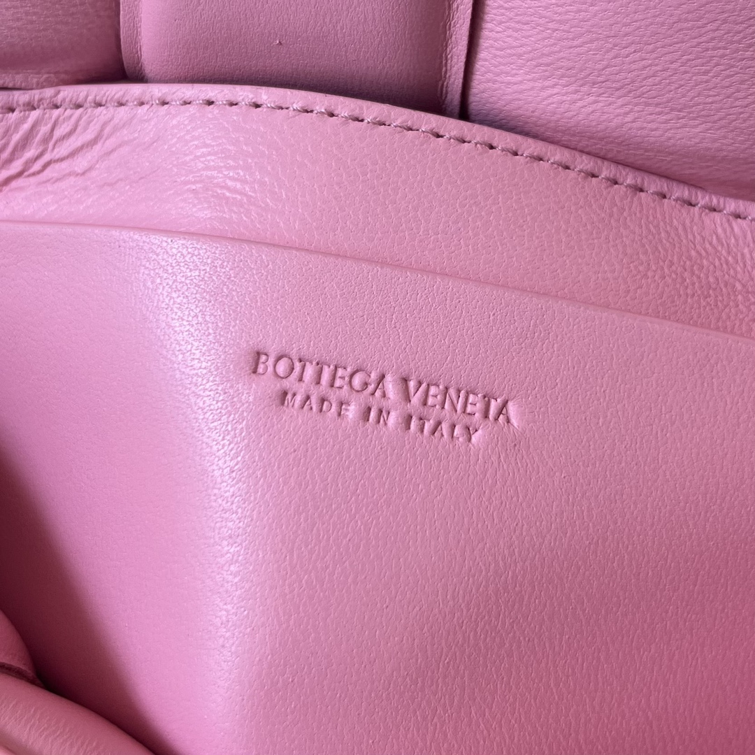 bottga Ve*ne*ta mini cassette bag