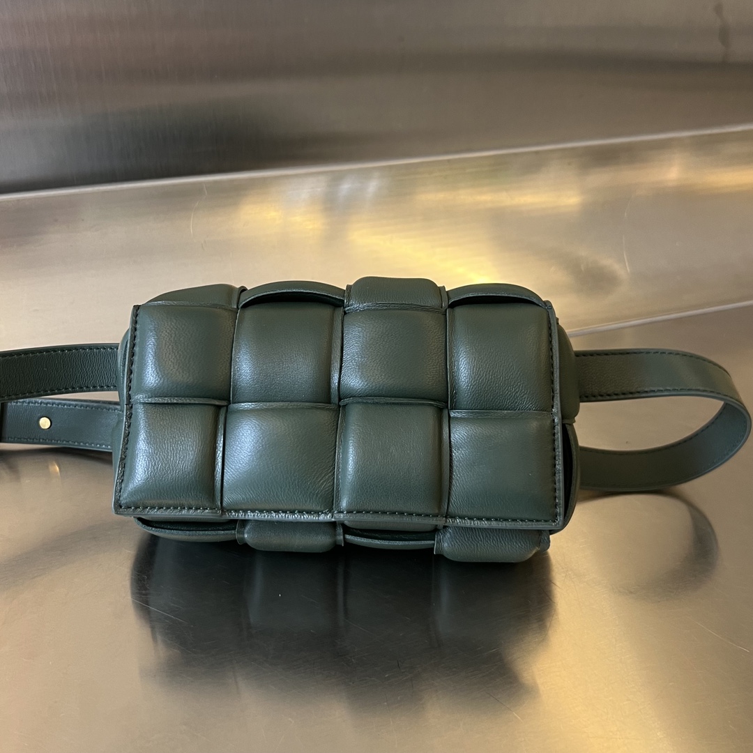 bottga Ve*ne*ta mini cassette bag