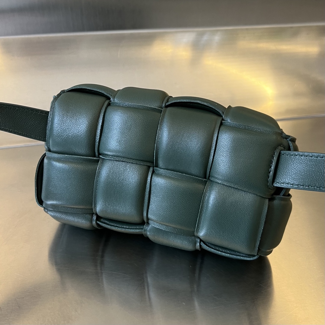 bottga Ve*ne*ta mini cassette bag