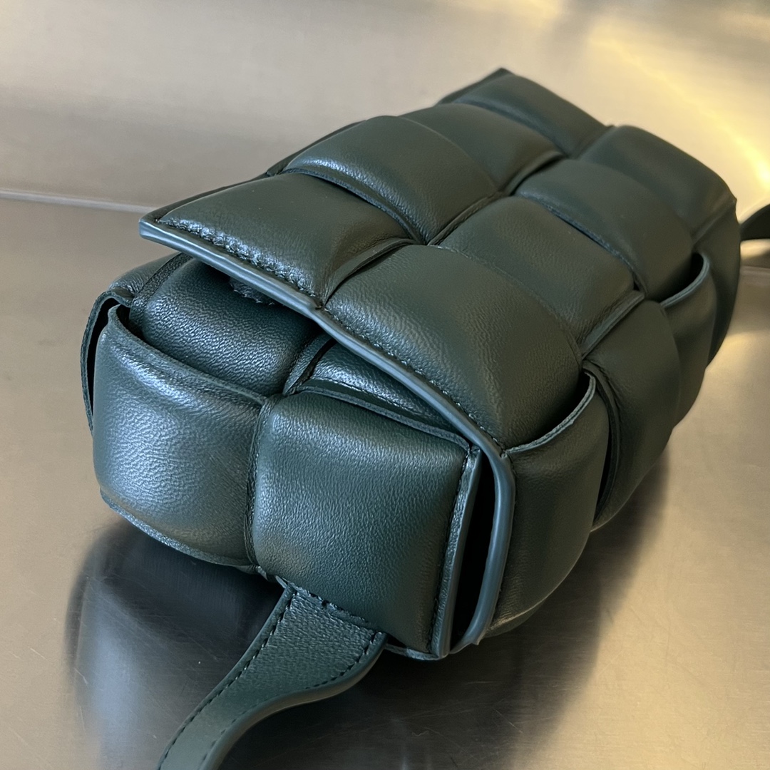bottga Ve*ne*ta mini cassette bag