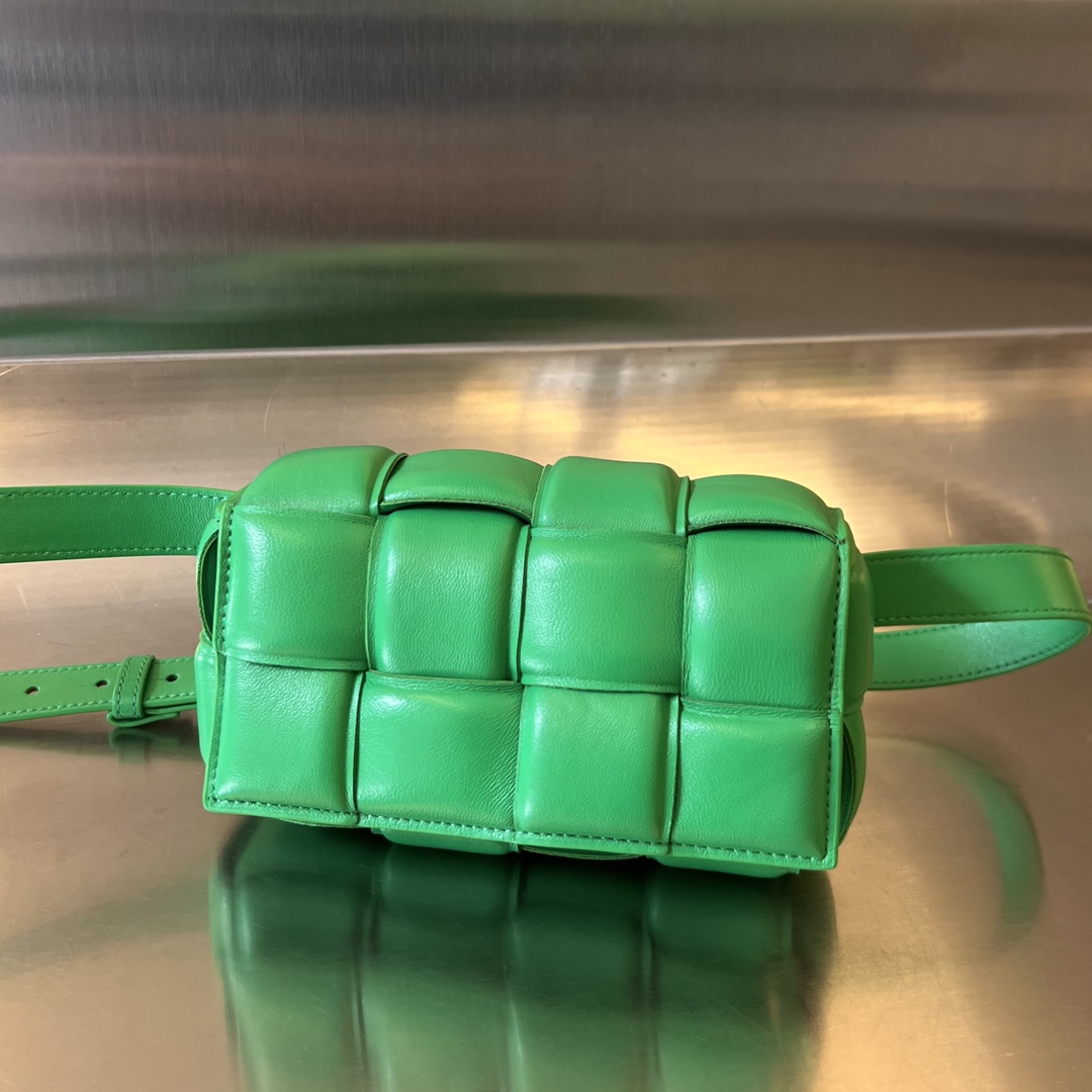 bottga Ve*ne*ta mini cassette bag