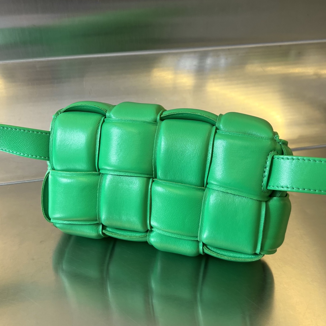 bottga Ve*ne*ta mini cassette bag