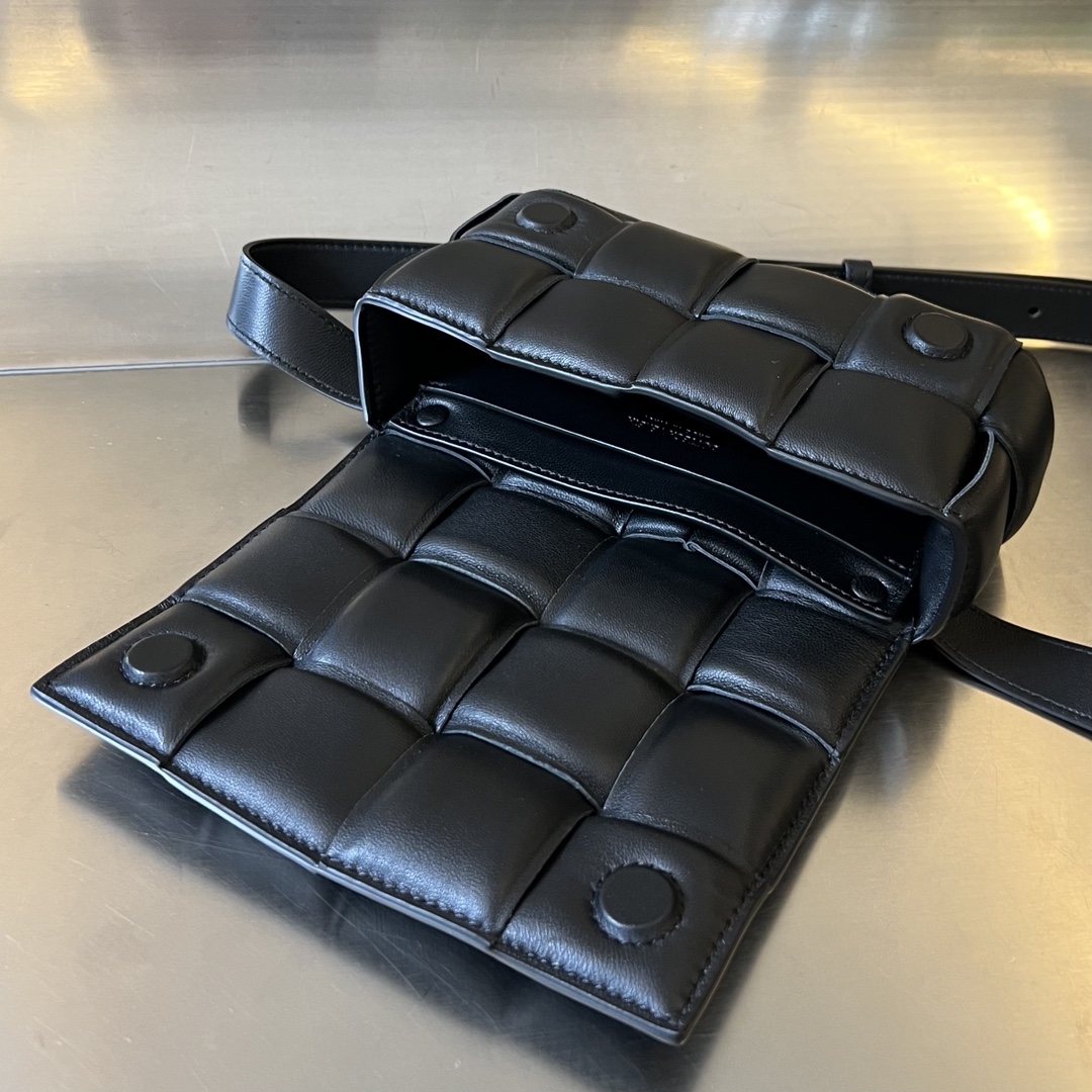 bottga Ve*ne*ta mini cassette bag