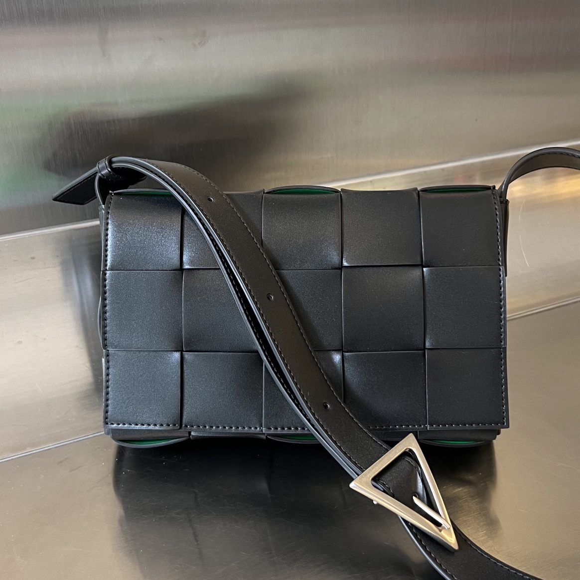 bo*te*ga Ve*ne*ta cassette bag