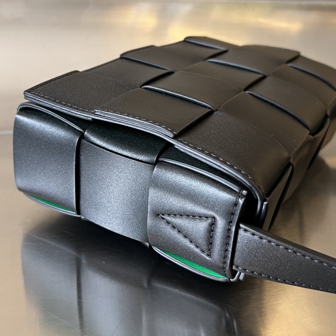 bo*te*ga Ve*ne*ta cassette bag