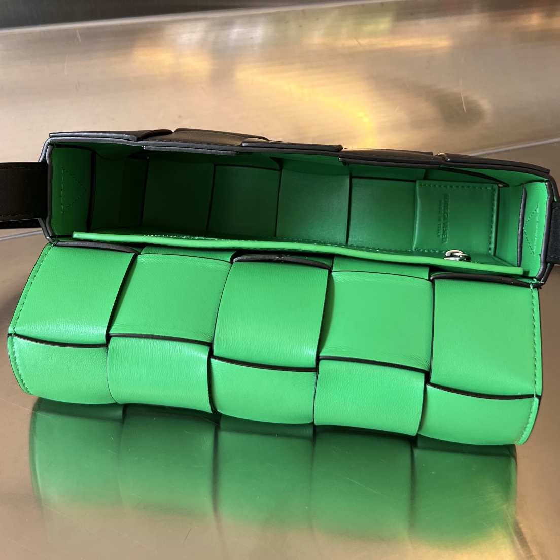 bo*te*ga Ve*ne*ta cassette bag