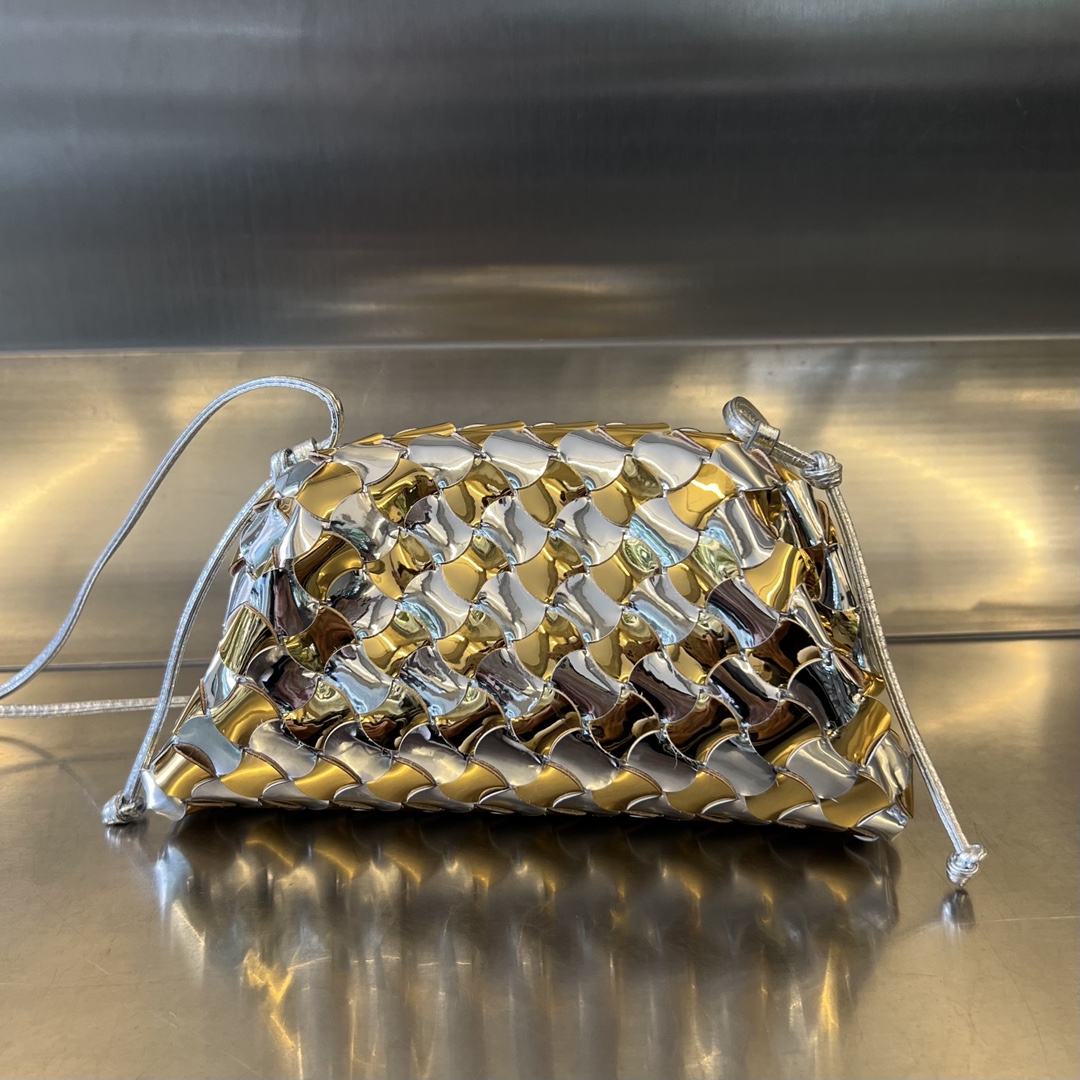 bo*te*ga Ve*ne*ta mini pouch