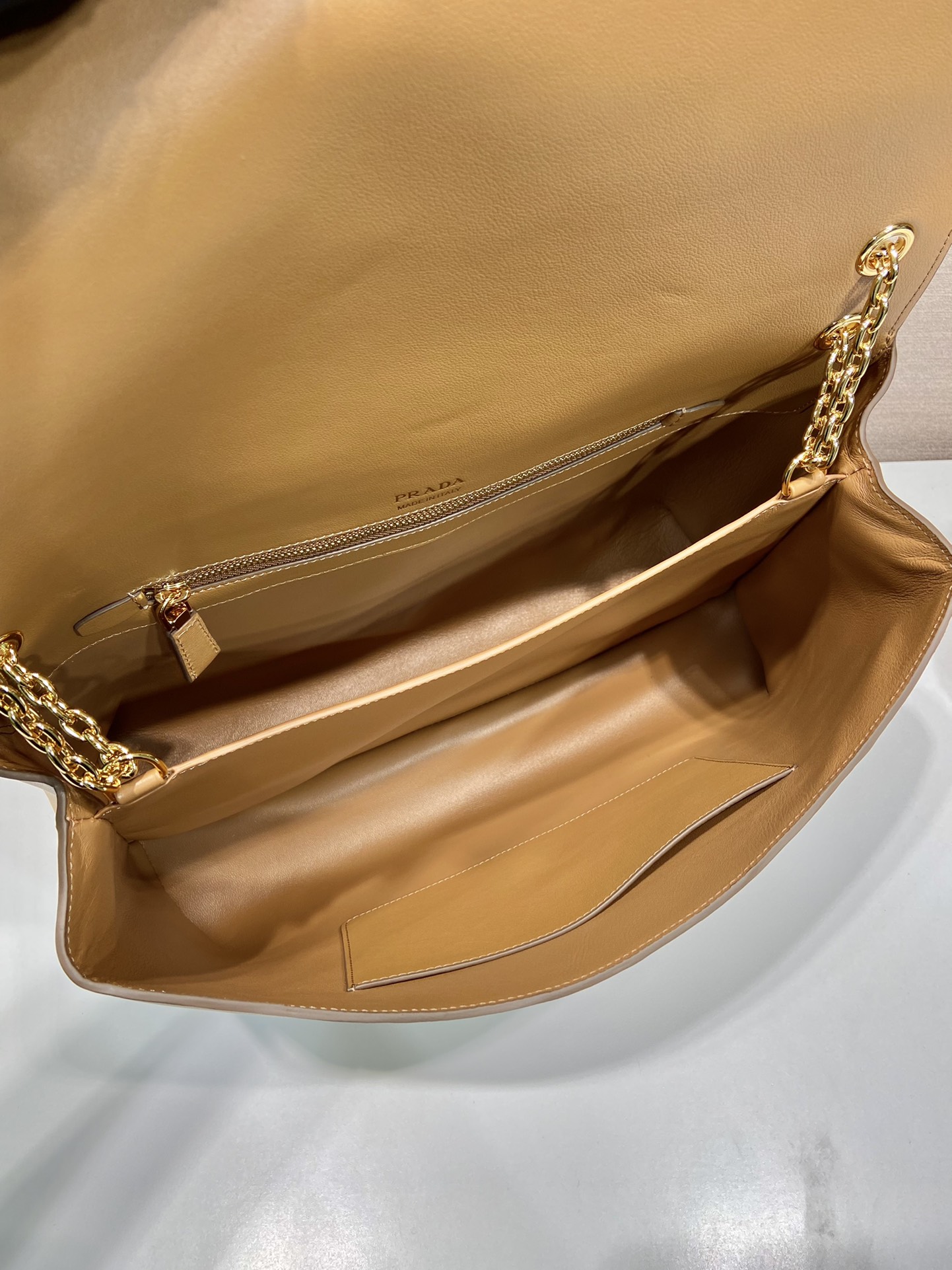 Pra*a leather shoulder bag