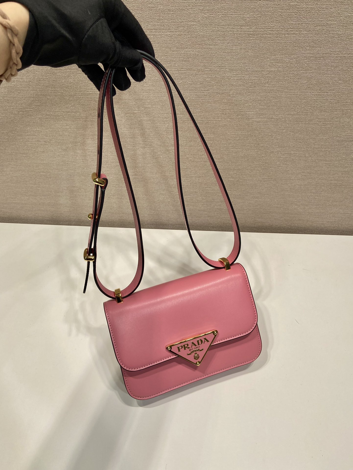 Pra*a emblème leather bag