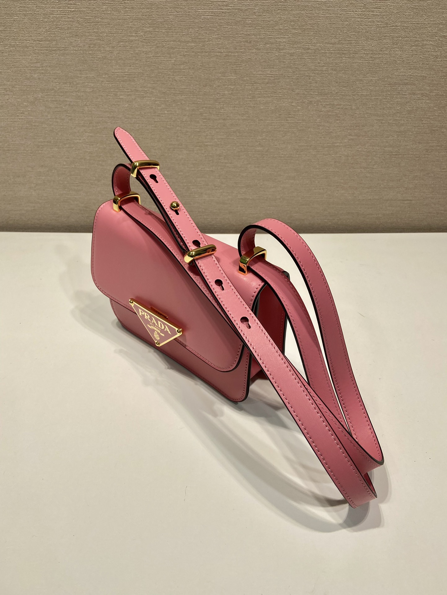 Pra*a emblème leather bag