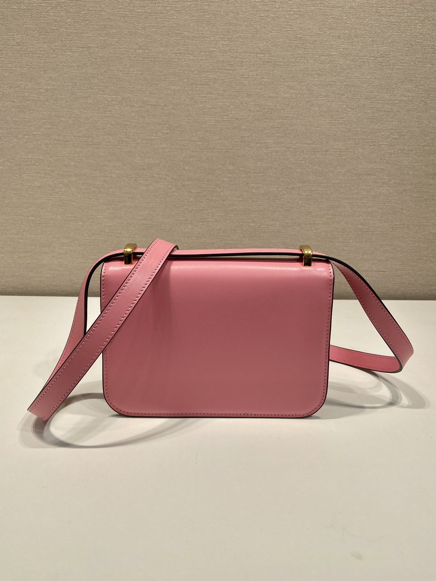 Pra*a emblème leather bag