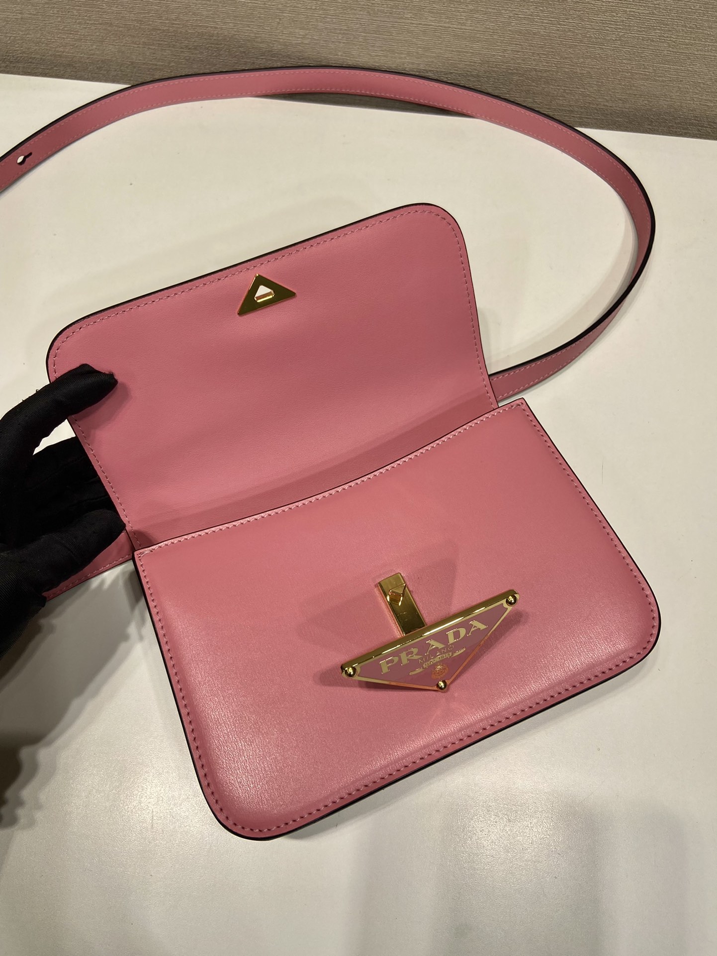 Pra*a emblème leather bag