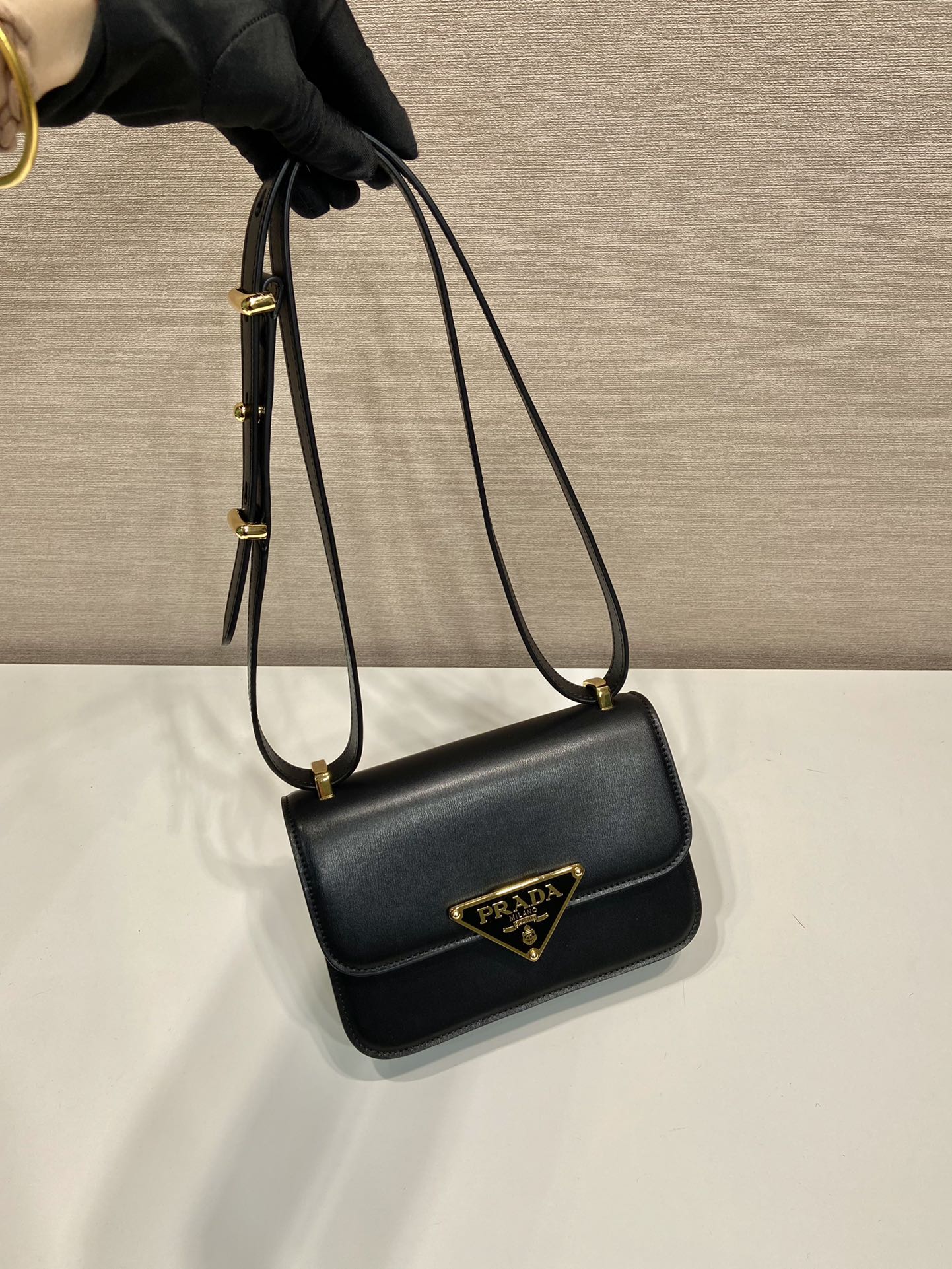 Pra*a emblème leather bag
