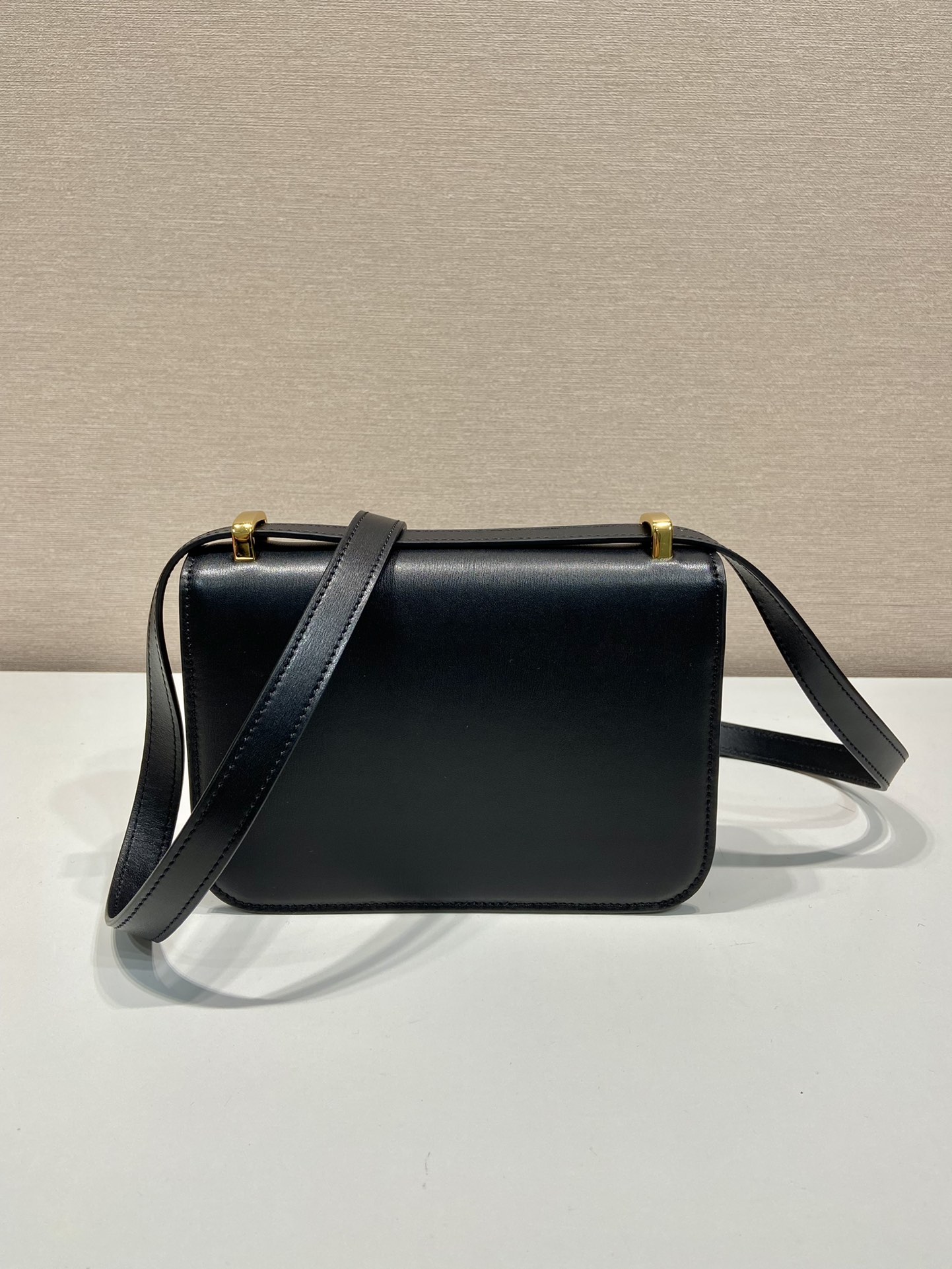 Pra*a emblème leather bag
