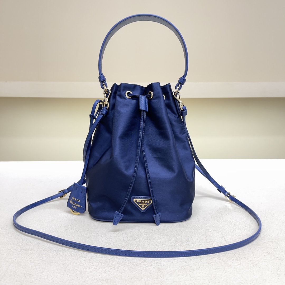 Pra*a re-edition 1978 re-nylon bag