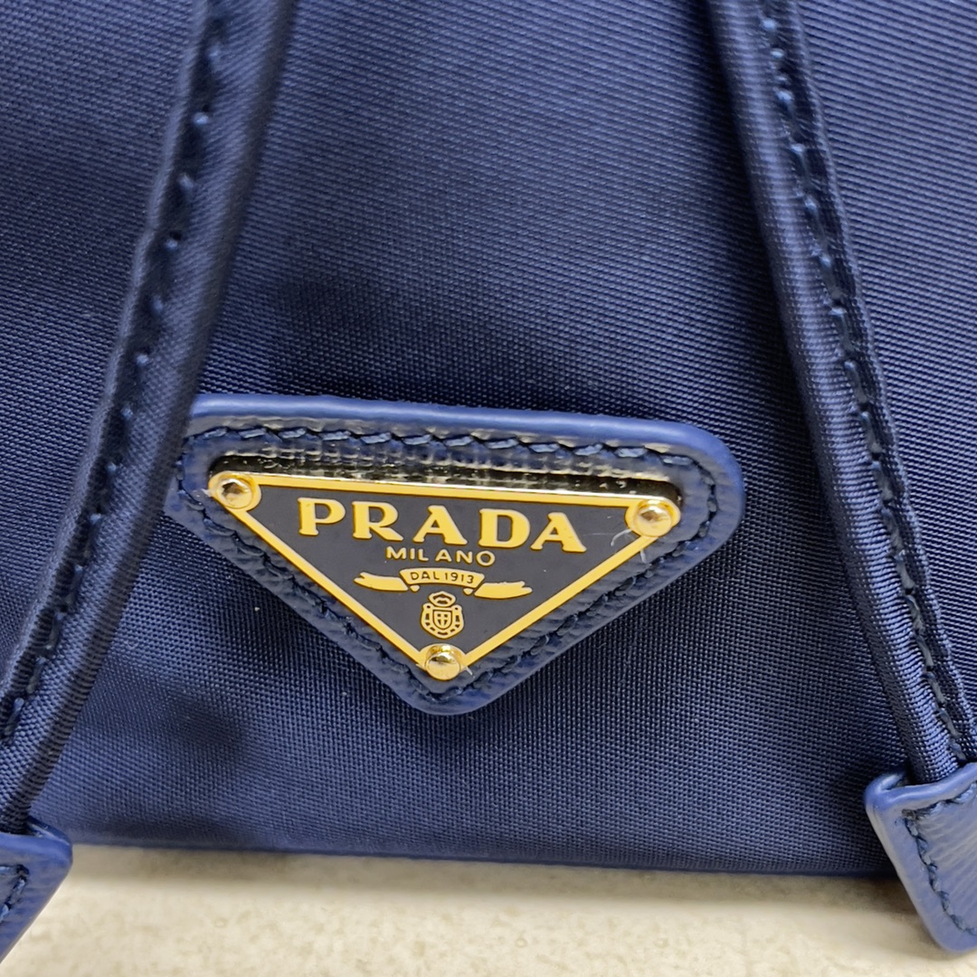 Pra*a re-edition 1978 re-nylon bag
