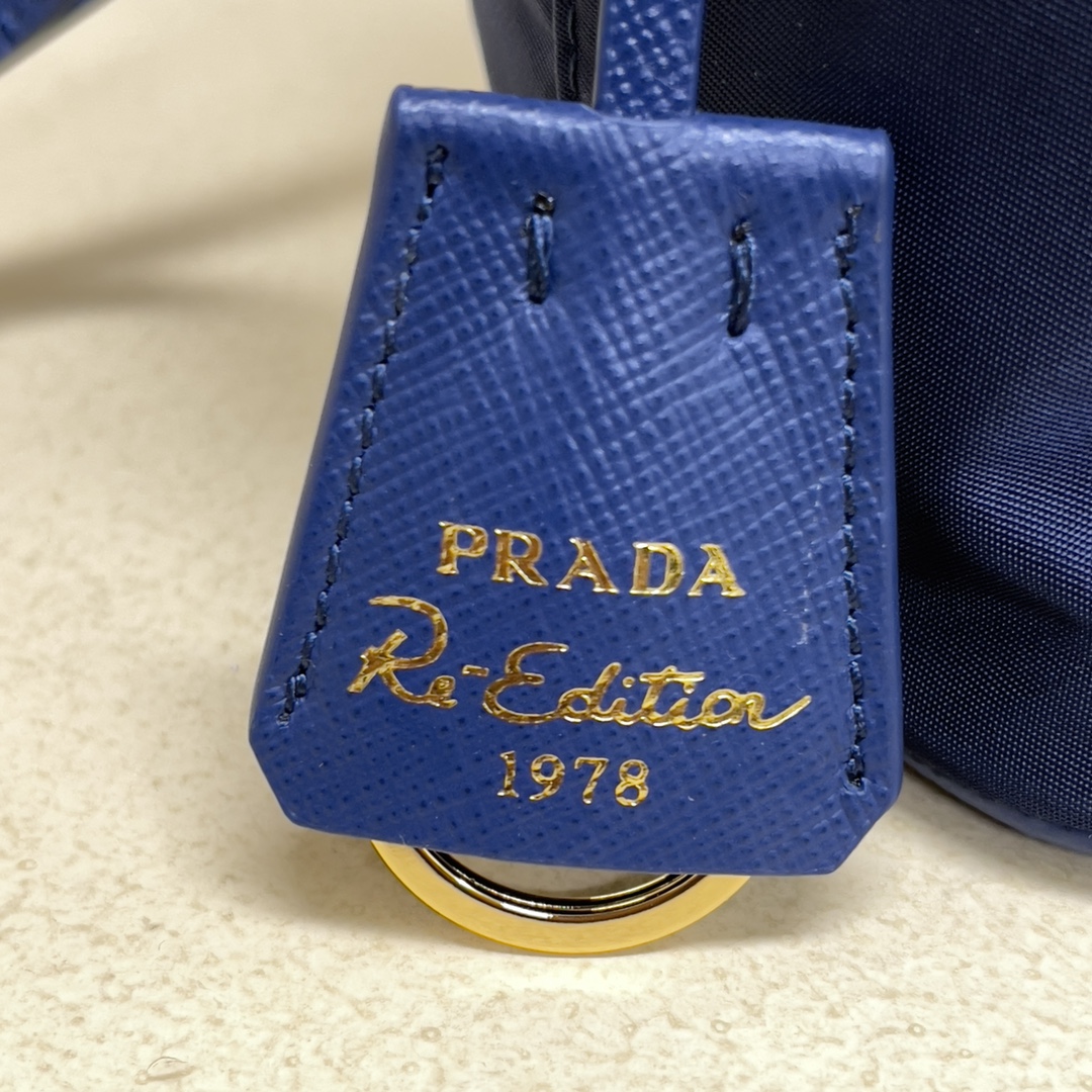 Pra*a re-edition 1978 re-nylon bag