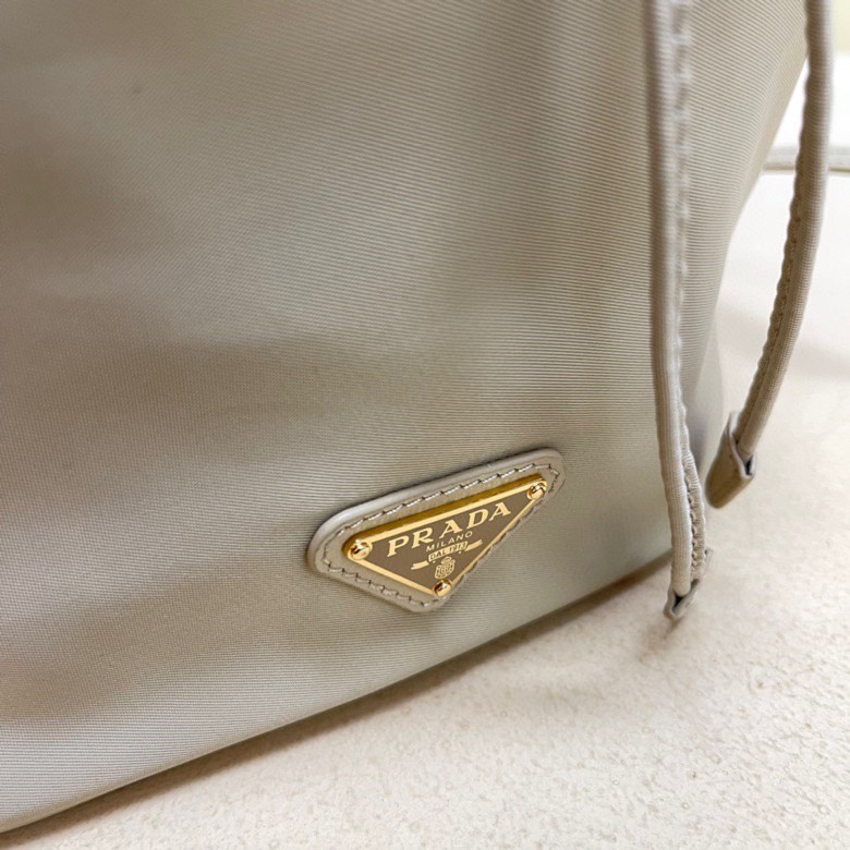 Pra*a re-edition 1978 re-nylon bag