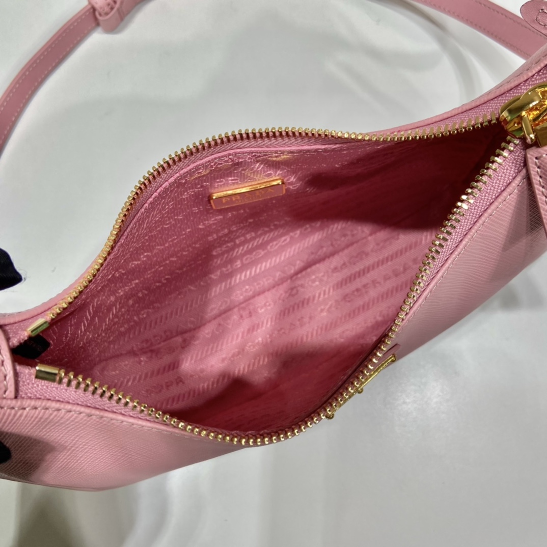 Pra*a hobo bag