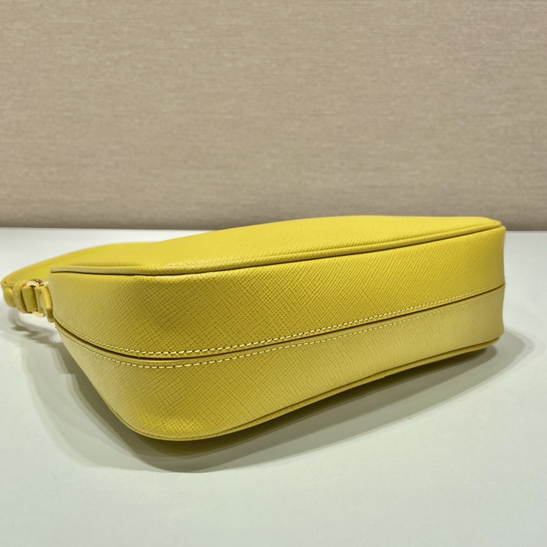 Pra*a hobo bag