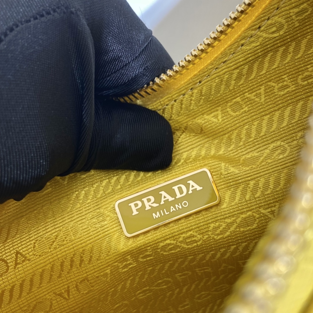 Pra*a hobo bag