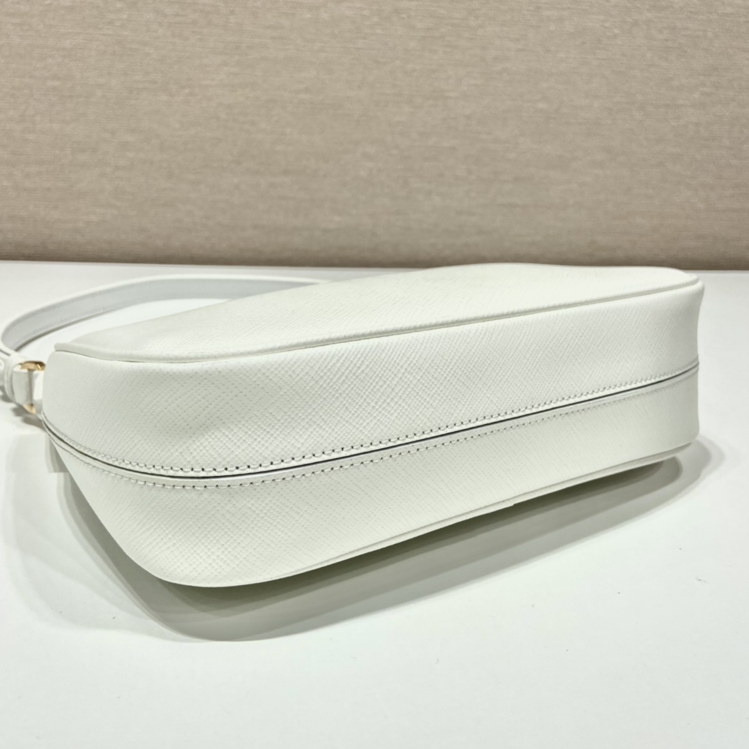Pra*a hobo bag