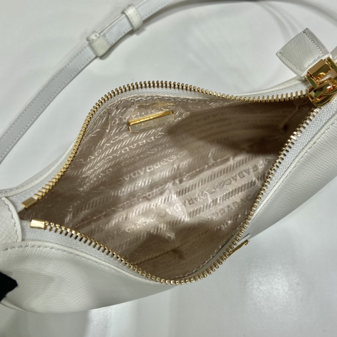 Pra*a hobo bag
