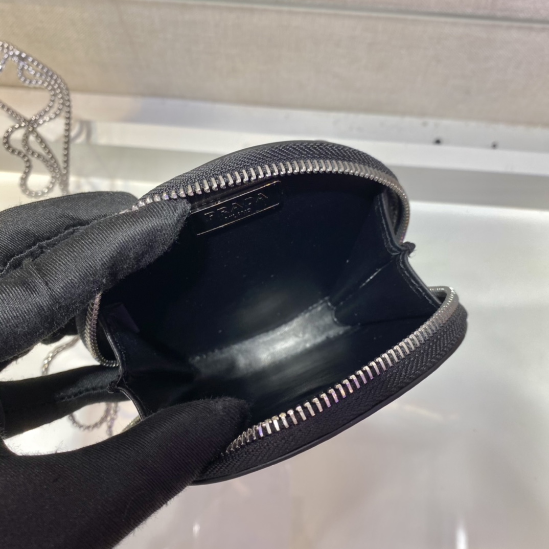 Pra*a coin purse bag
