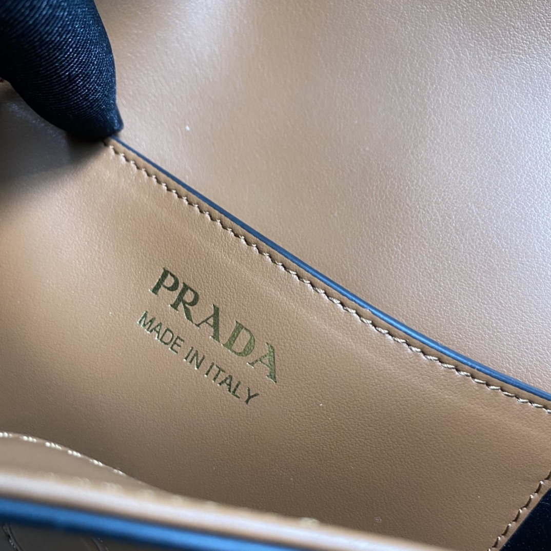 Pra*a arqué leather shoulder bag moon bag