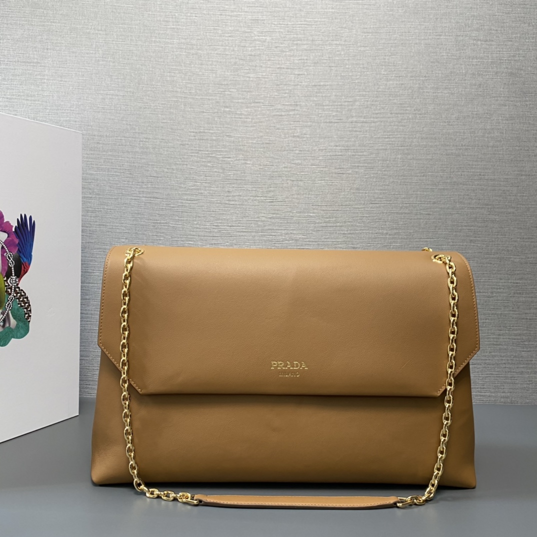 Pra*a large leather shoulder bag
