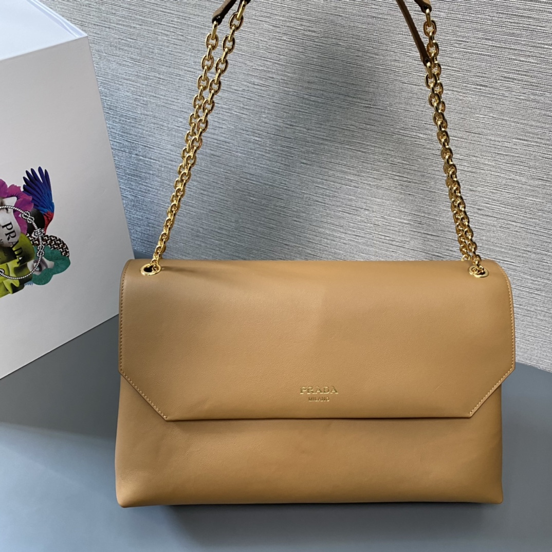 Pra*a large leather shoulder bag