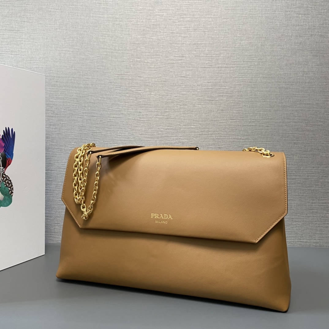 Pra*a large leather shoulder bag