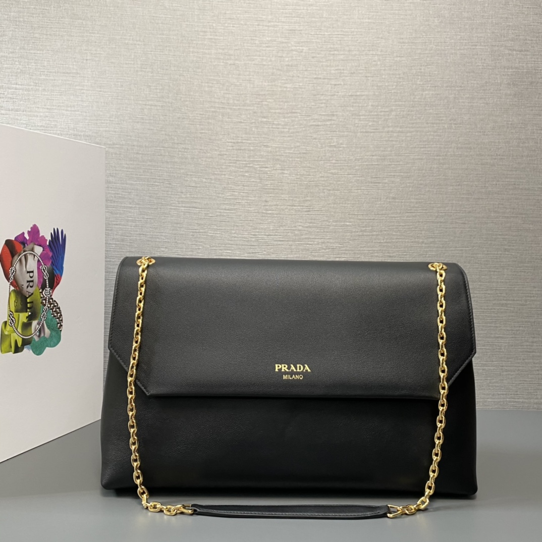 Pra*a large leather shoulder bag