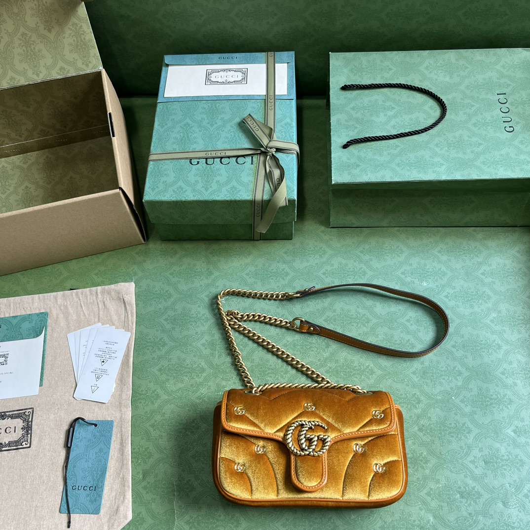 G*u*i gg marmont mini velvet shoulder bag