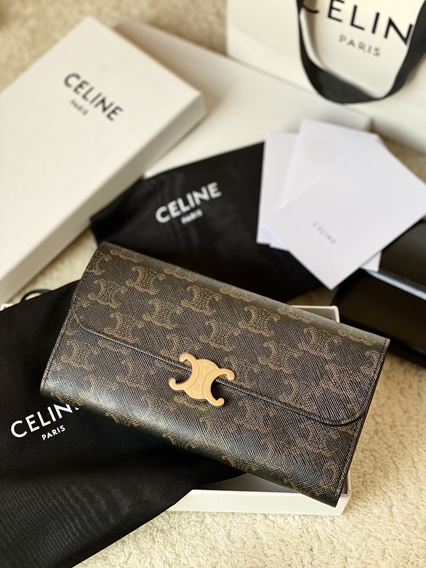 Ce**e triomphe long wallet