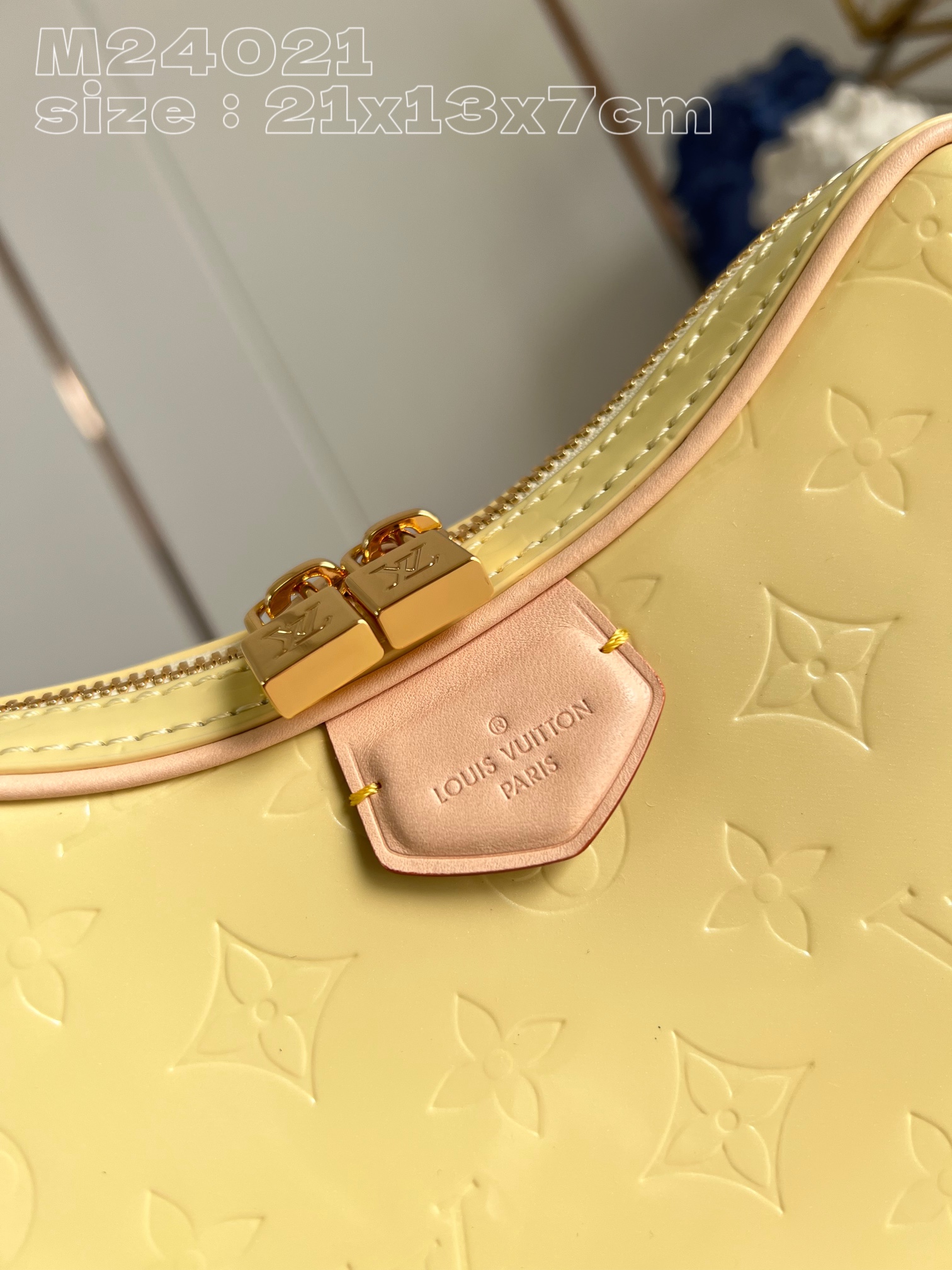 l**is V*t*n croissant pm monogram vernis leather