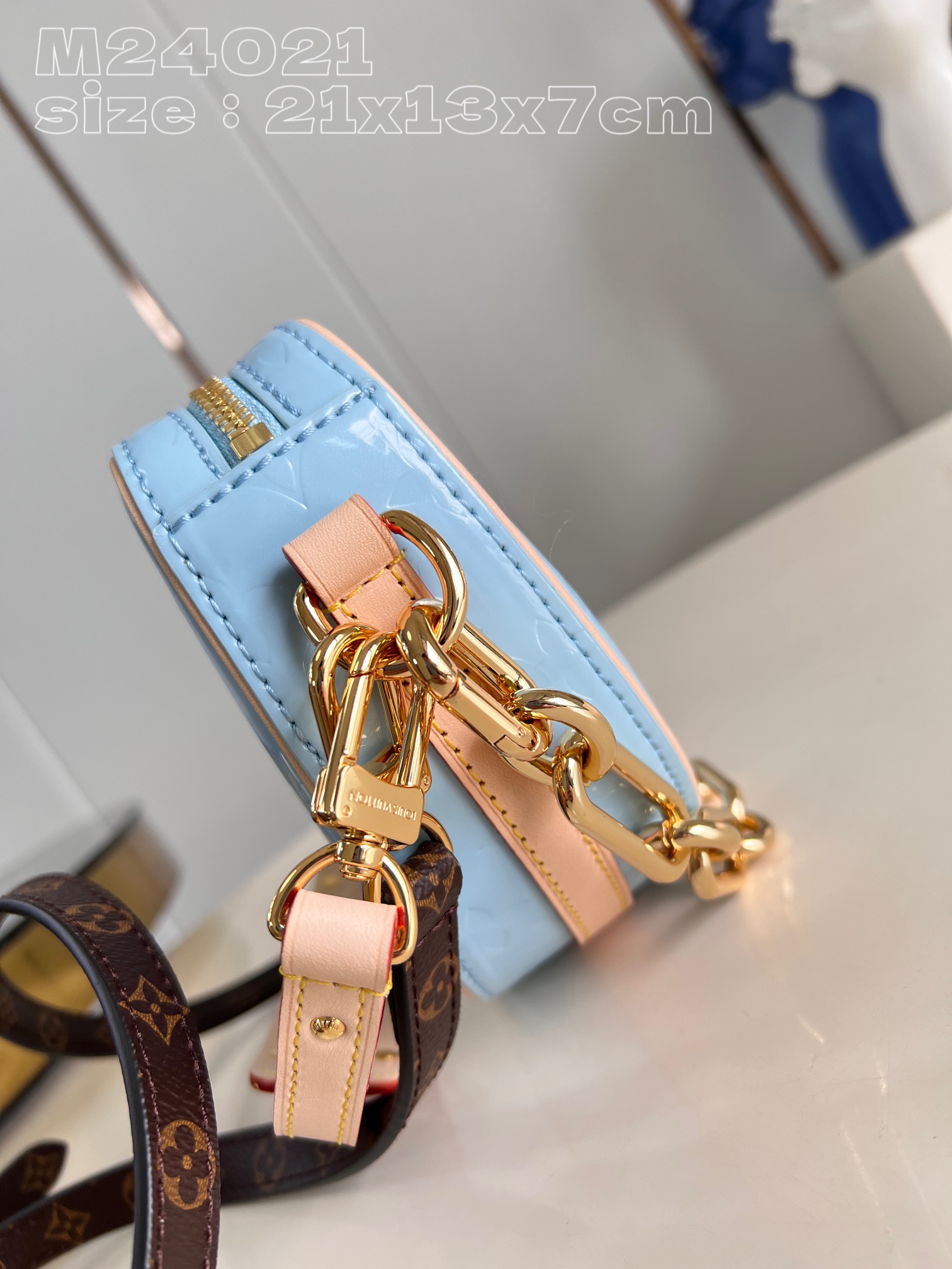 l**is V*t*n croissant pm monogram vernis leather