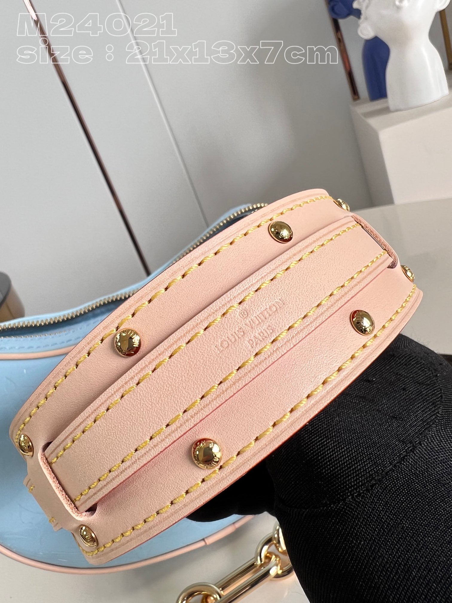 l**is V*t*n croissant pm monogram vernis leather