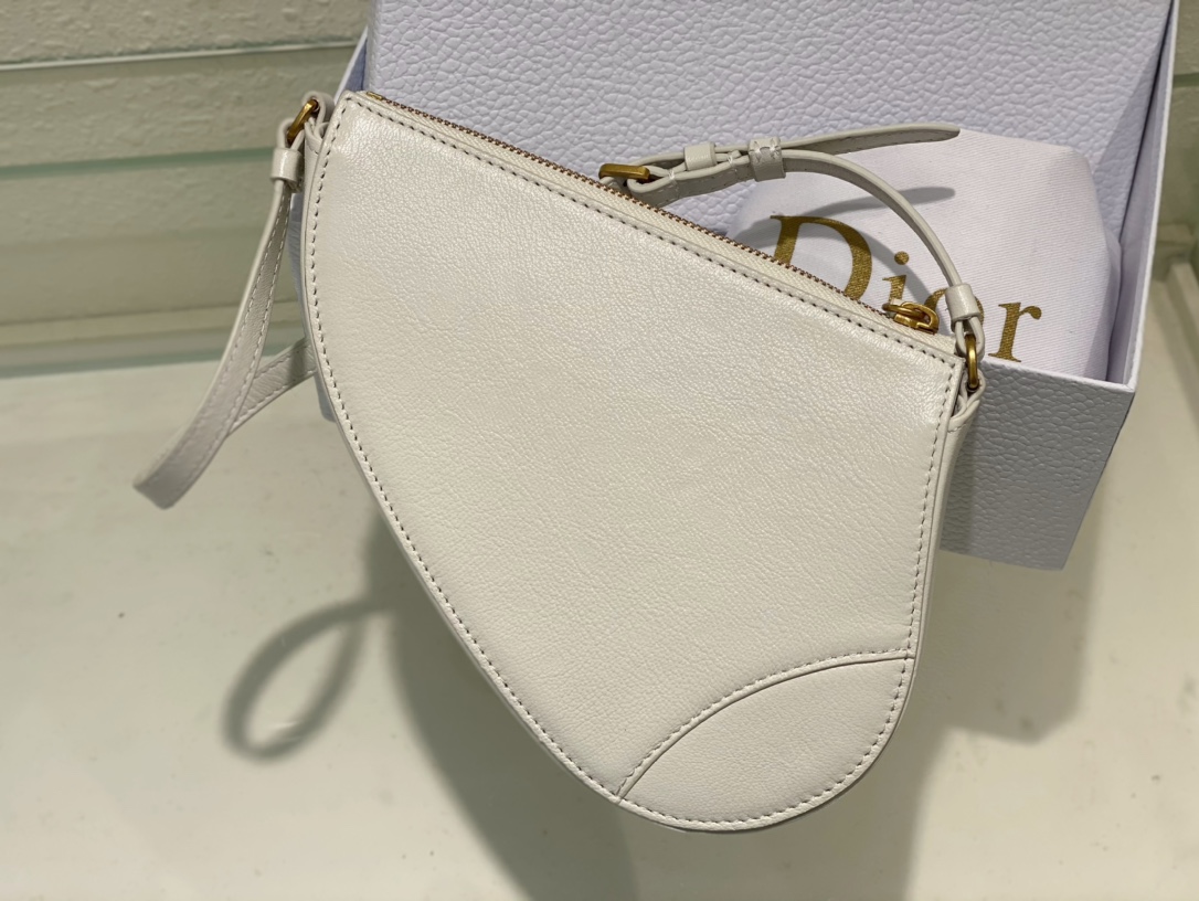 D*or saddle shoulder pouch
