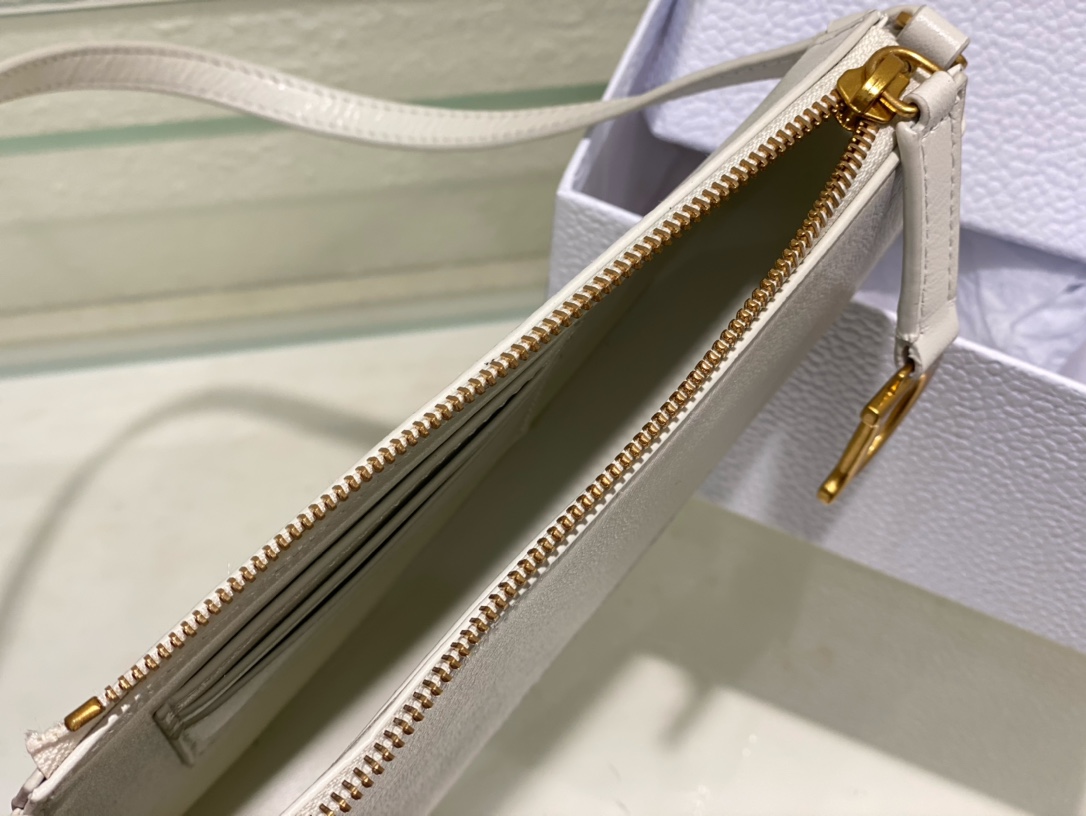 D*or saddle shoulder pouch