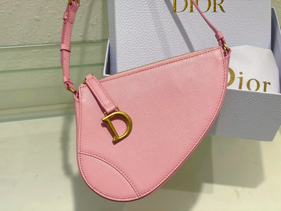 D*or saddle shoulder pouch
