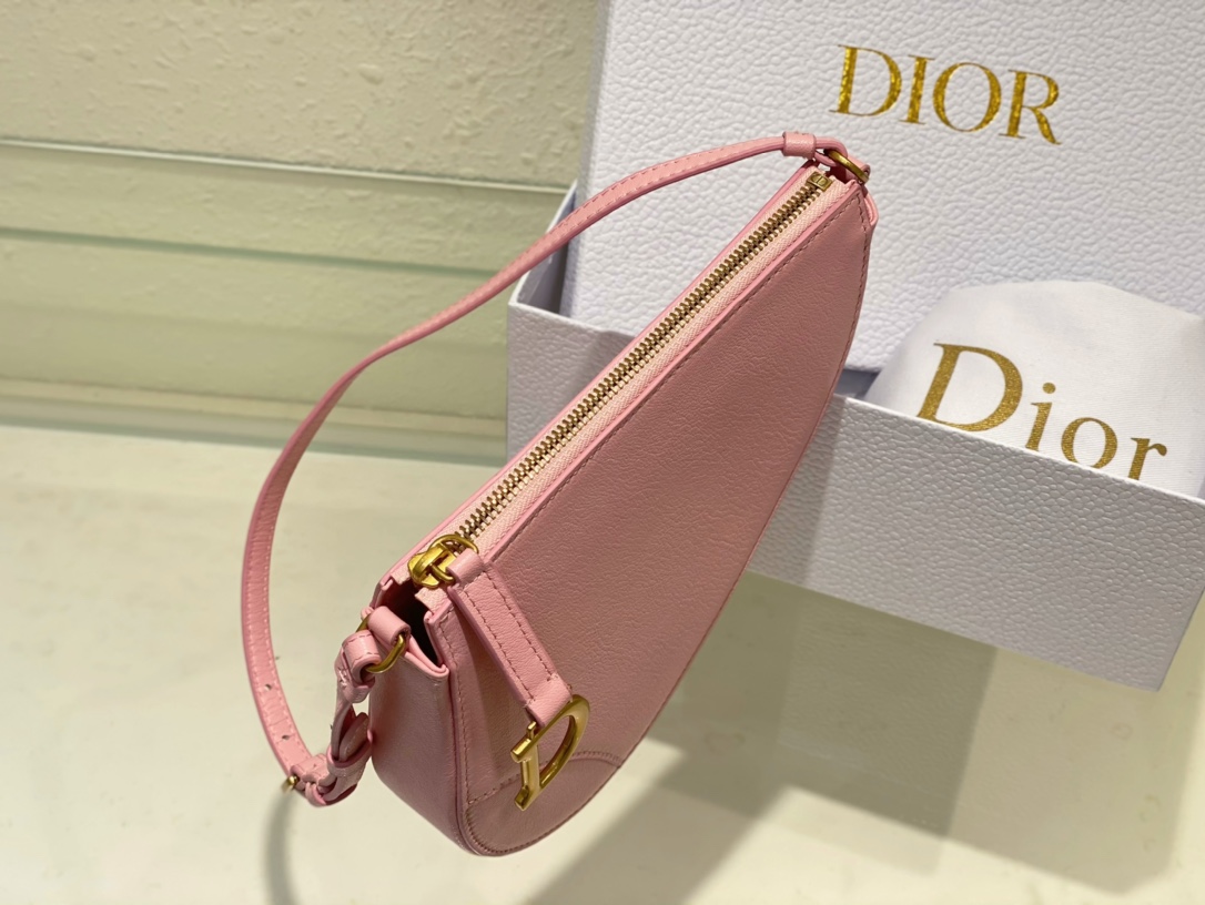 D*or saddle shoulder pouch