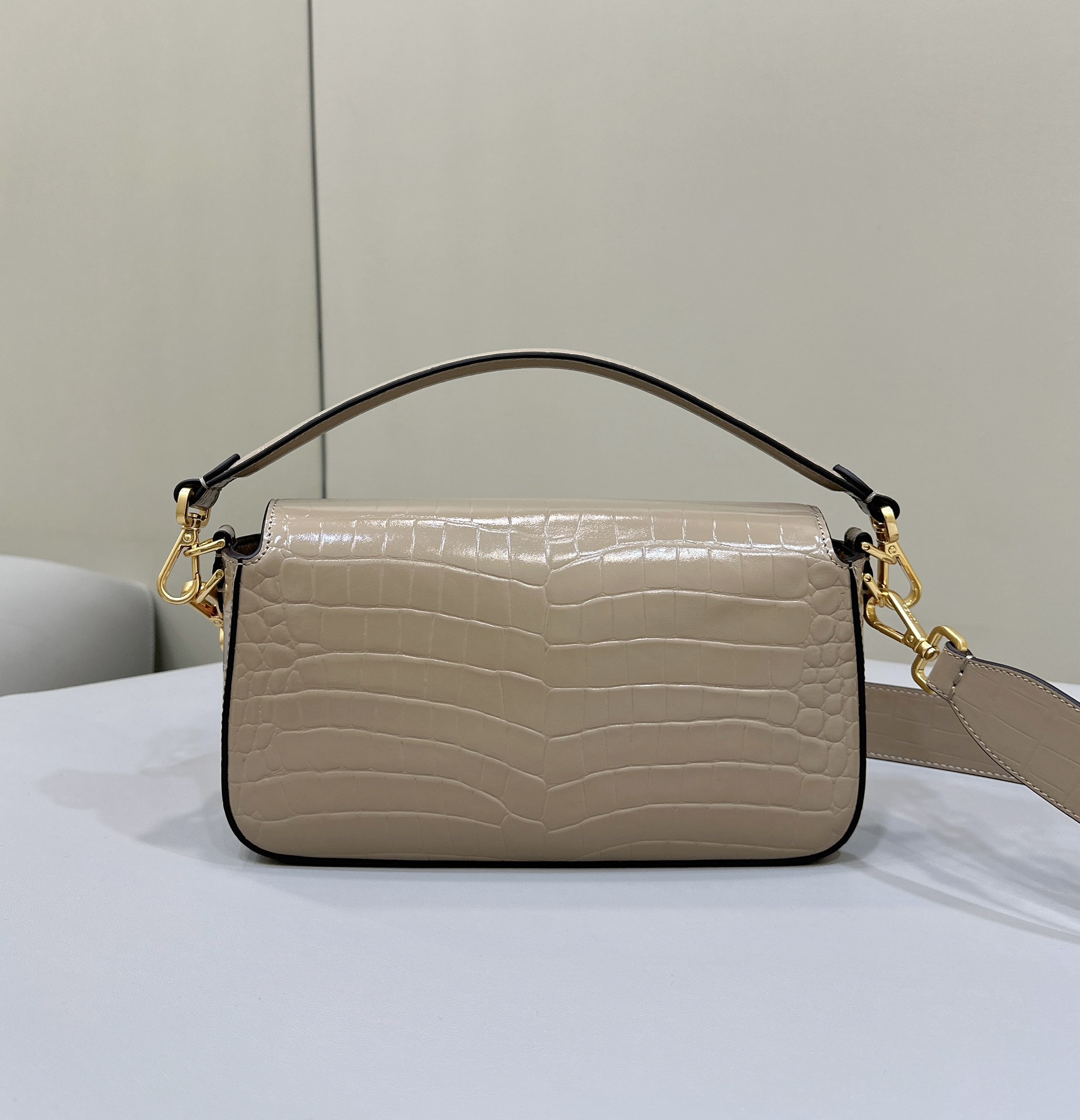 F**di baguette medium bag