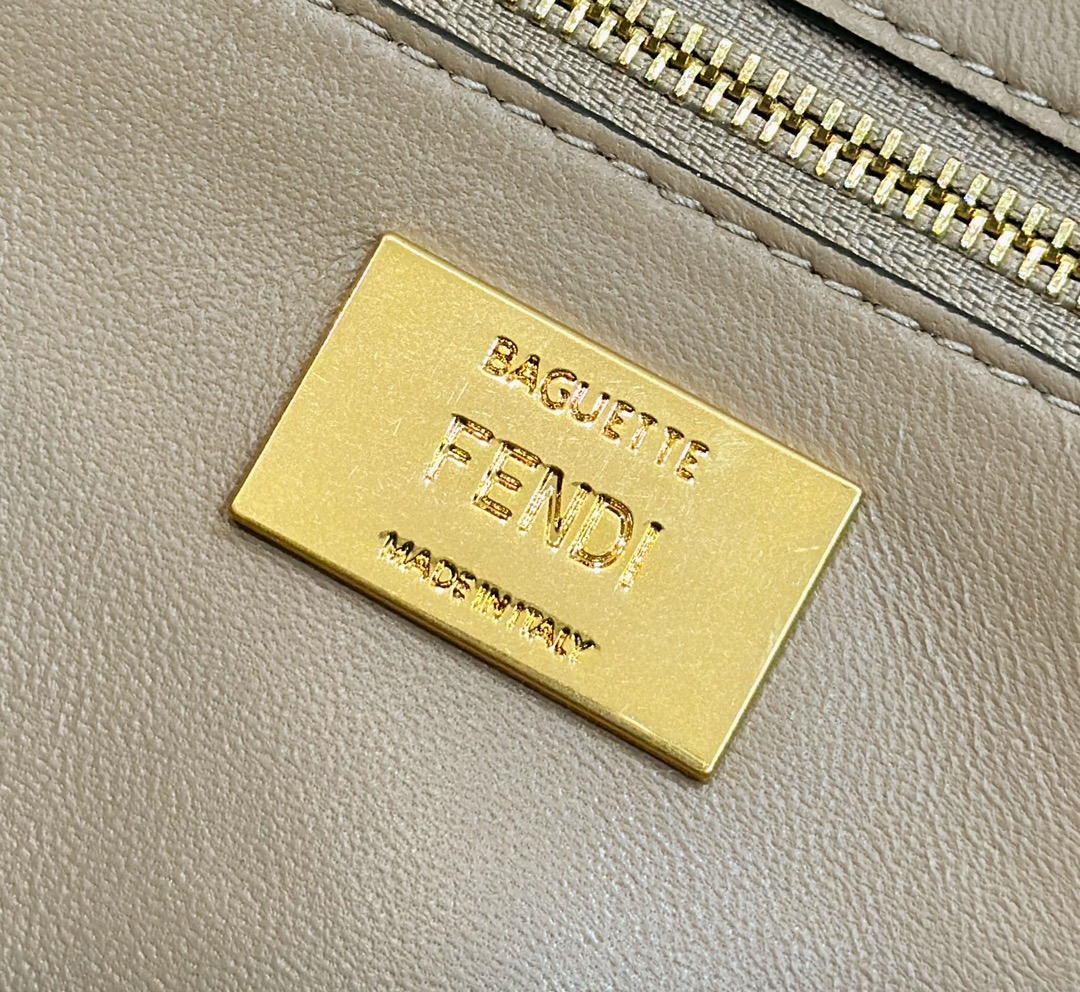 F**di baguette medium bag