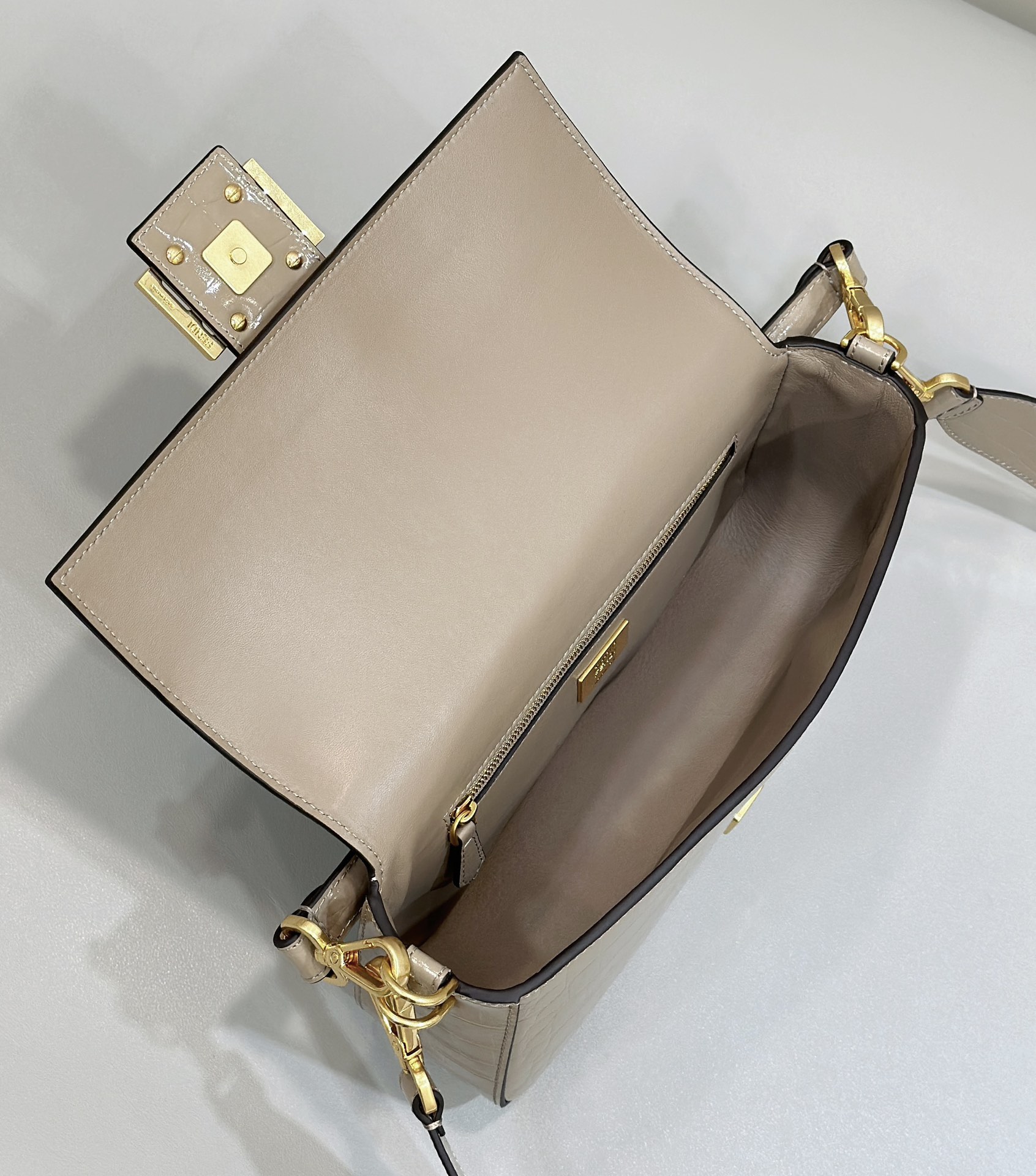 F**di baguette medium bag