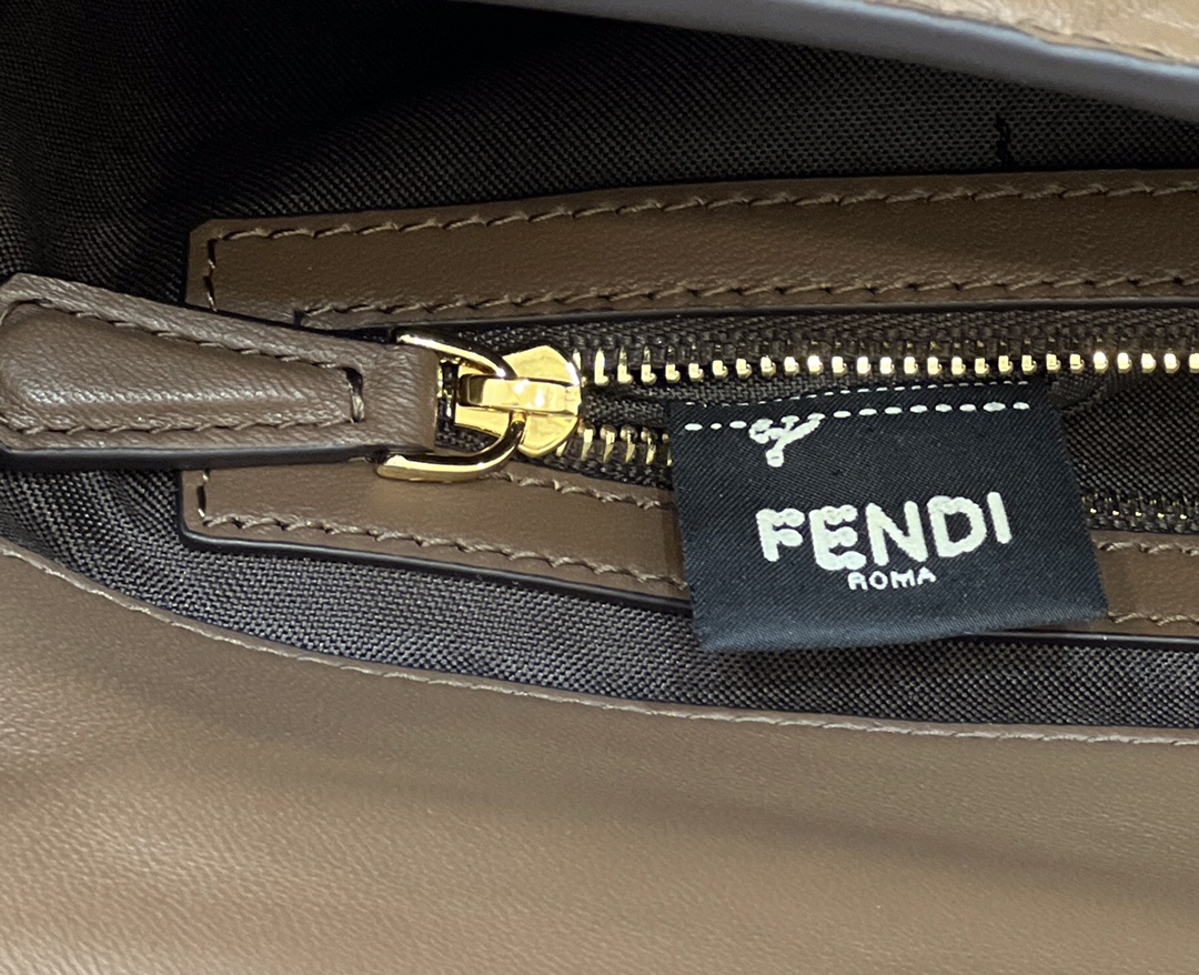 F**di baguette medium bag