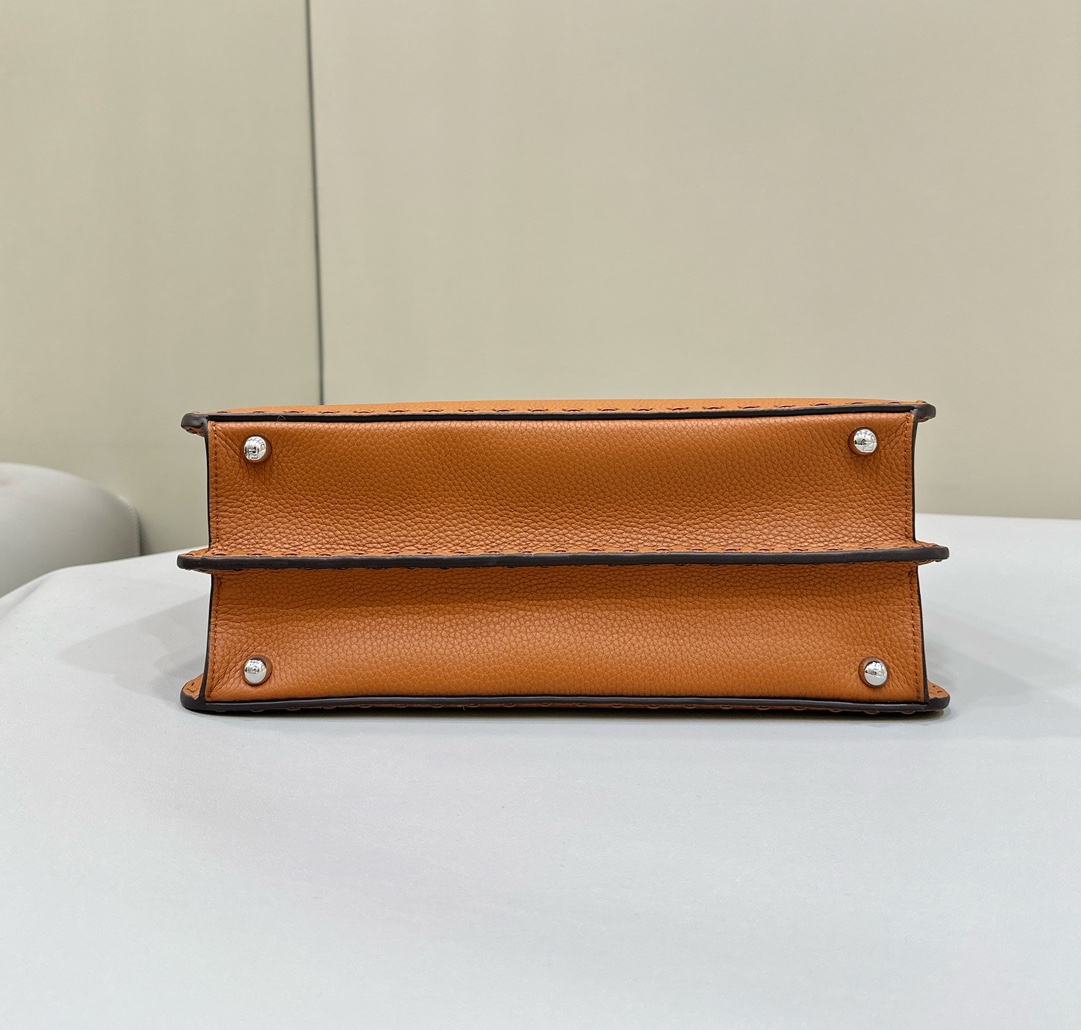 F**di peekaboo medium handbag
