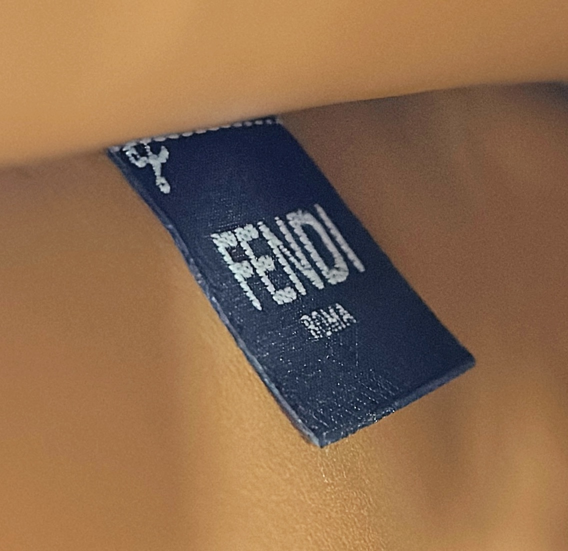 F**di peekaboo medium handbag