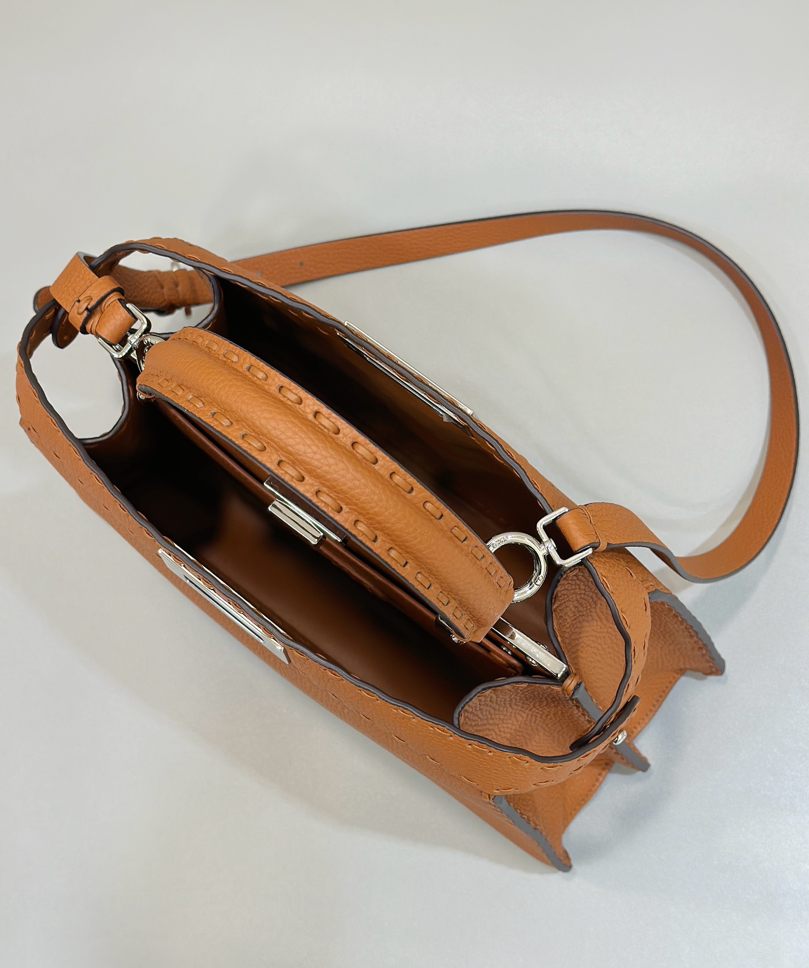 F**di peekaboo medium handbag