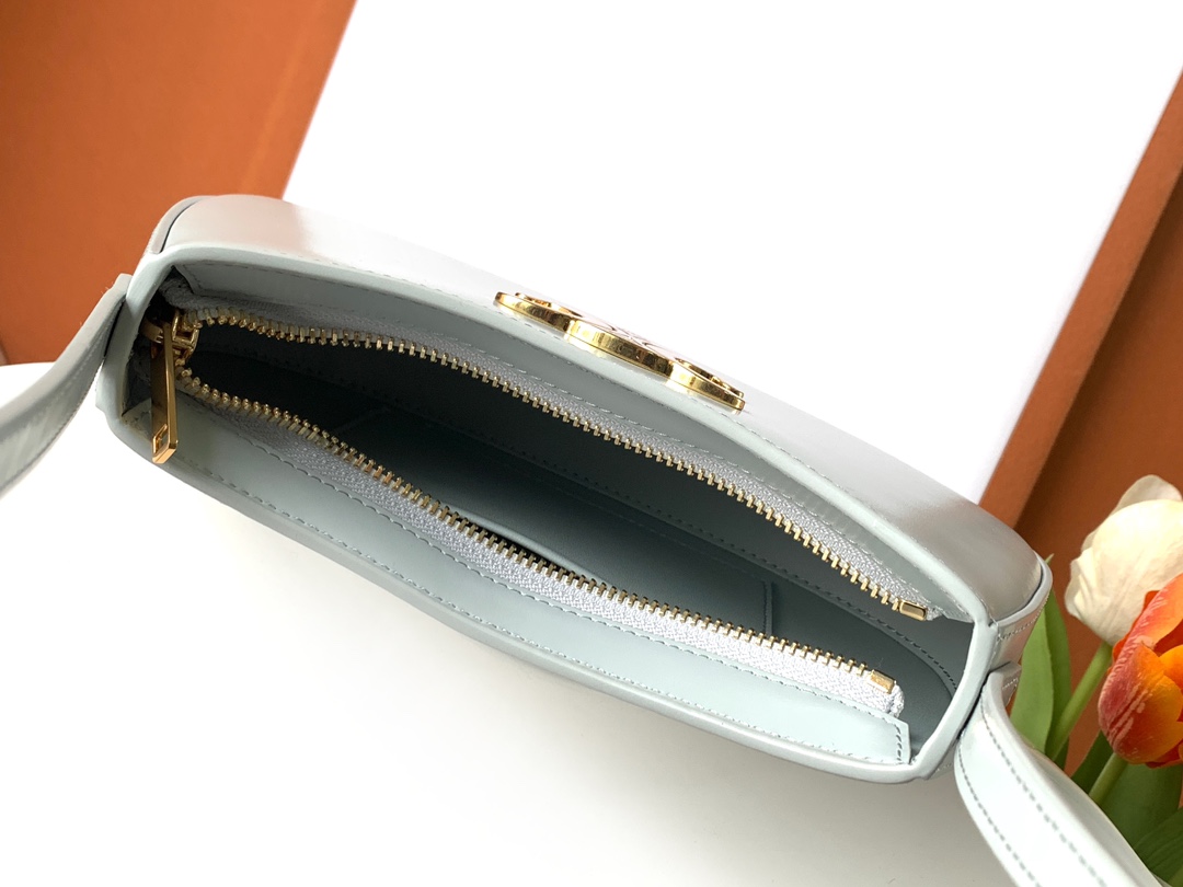 Ce**e medium tilly bag in shiny calfskin